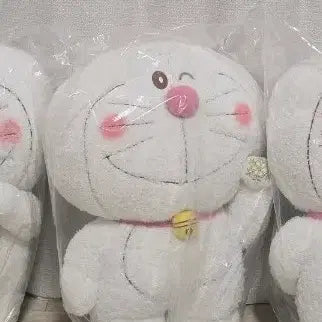 [BUNJANG] Snow Flower Doraemon Plush Toy / 눈꽃 도라에몽 인혈