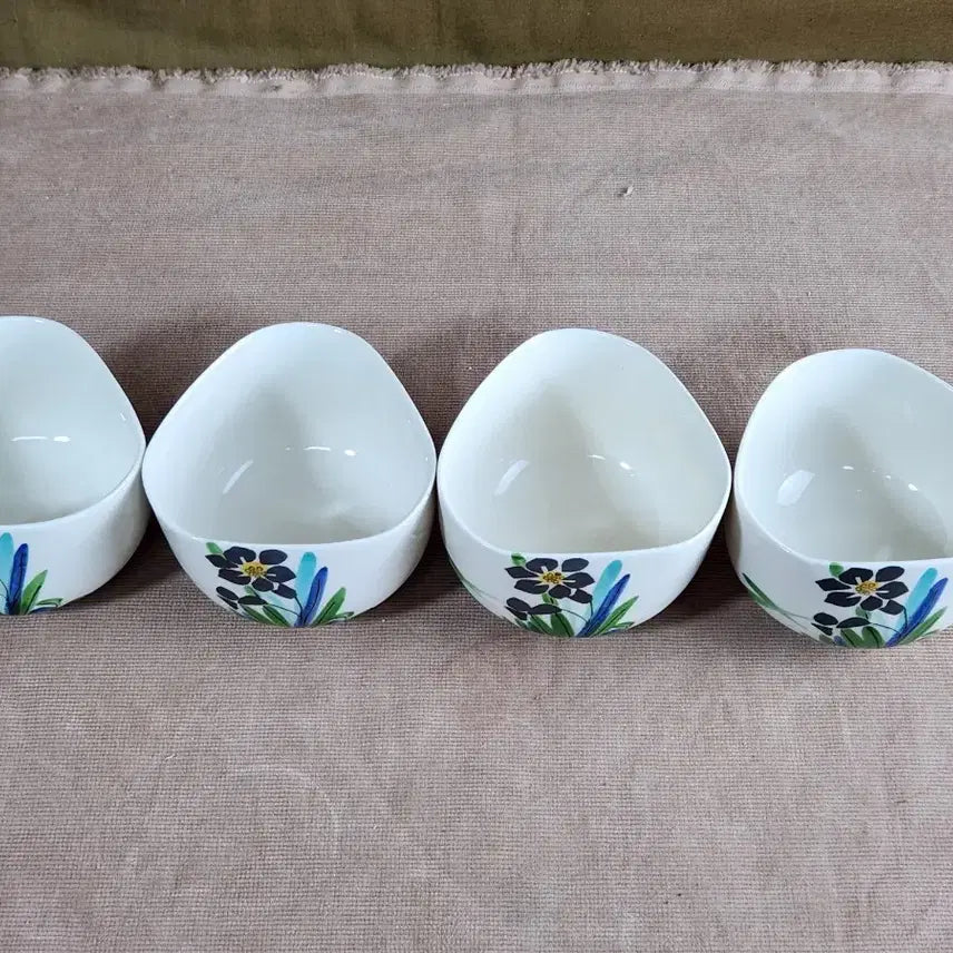 [BUNJANG] Hand-Painted Daffodil Water Bowl Set (4 pcs) / 손그림 수선화 물그릇 4점