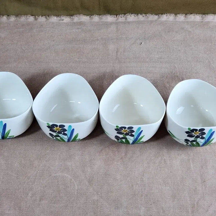 [BUNJANG] Hand-Painted Daffodil Water Bowl Set (4 pcs) / 손그림 수선화 물그릇 4점