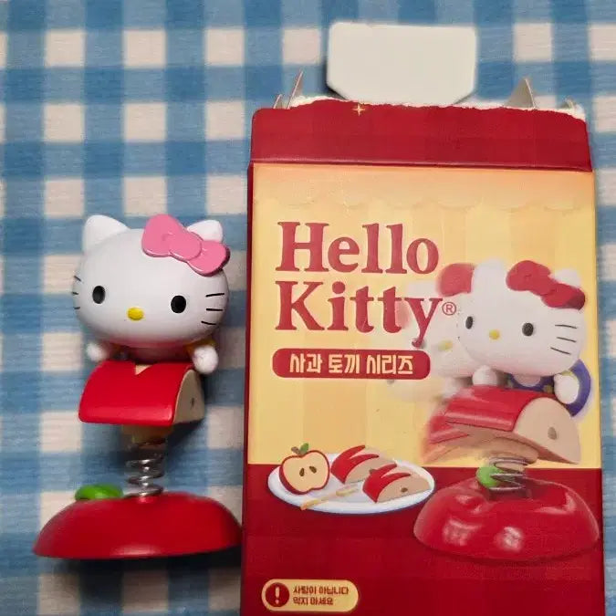 [BUNJANG] Sanrio Apple Rabbit Hello Kitty Random Figure (Pink) / 산리오 사과 토끼 헬로키티 랜덤 피규어 (핑크)
