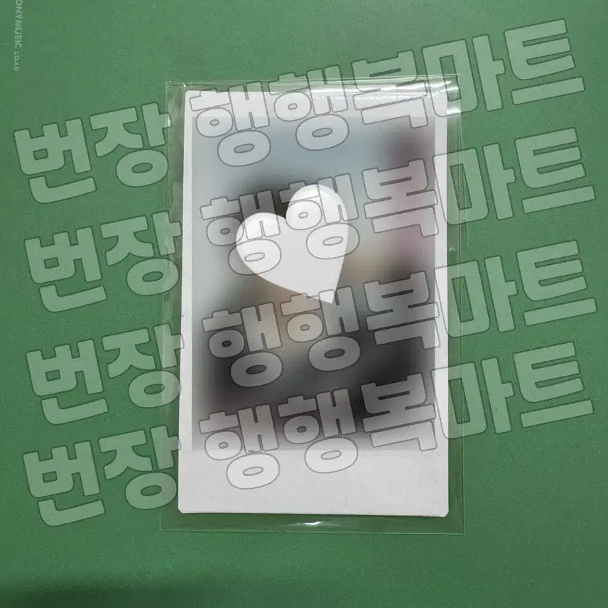 [BUNJANG] ATEEZ Hongjoong Signed Polaroid Photocard (Unreleased) / 미공개) 에이티즈 ATEEZ 홍중 김홍중 hongjoong 사인 싸인 폴라로이드 폴라 싸폴 포카 포토카드 sign polaroid