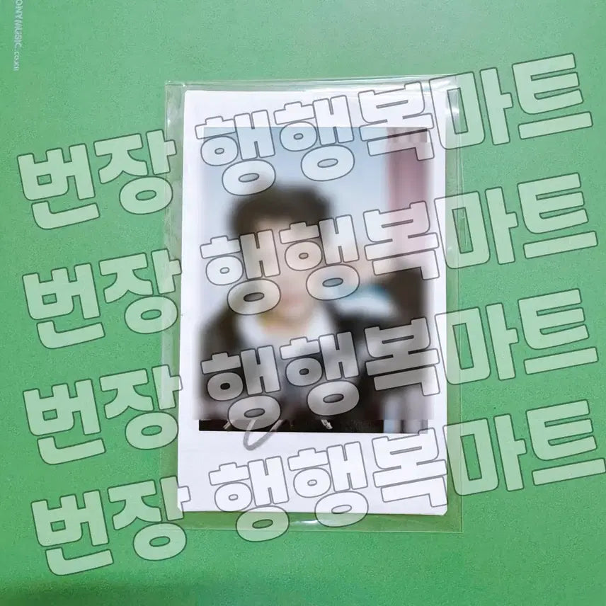 [BUNJANG] ATEEZ Hongjoong Signed Polaroid Photocard (Unreleased) / 미공개) 에이티즈 ATEEZ 홍중 김홍중 hongjoong 사인 싸인 폴라로이드 폴라 싸폴 포카 포토카드 sign polaroid