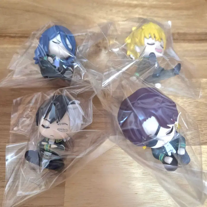 [BUNJANG] Winbreaker Windbreaker Kkubaek Shoulder Rumble Gacha Figure Set (4 Types) / 윈브레 윈드브레이커 꾸벅 어깨쿵 가챠 피규어 4종 세트