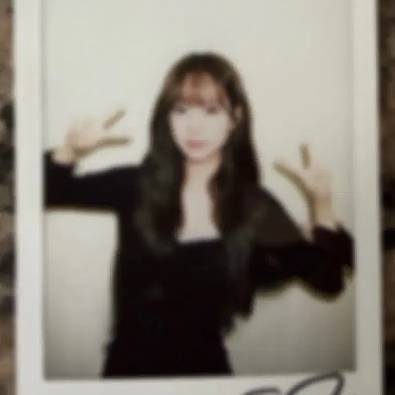 [BUNJANG] tripleS Kim Sumin Signed Polaroid / tripleS 트리플에스 김수민 싸인 폴라로이드