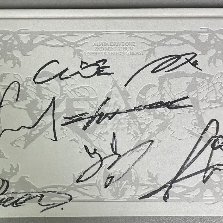 [SOLD OUT] [BUNJANG] Alpha Drive One Signed Album / 알파드라이브원 친필 싸인 앨범 알디원 싸인