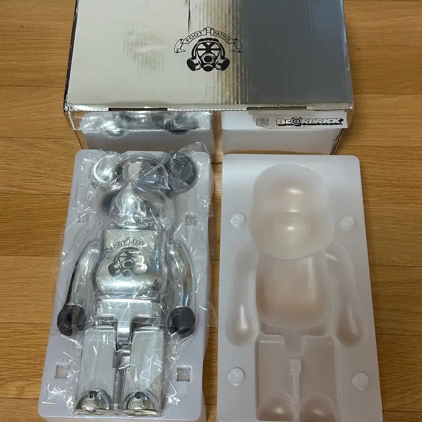 [BUNJANG] Bearbrick Footpatrol 400% Silver / 새상품 풀구성 베어브릭 풋패트롤 400% 실버