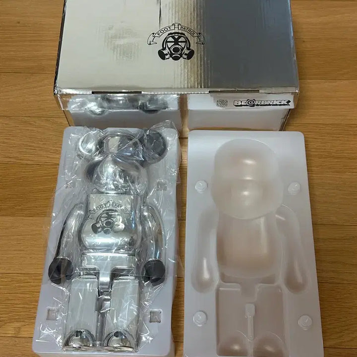 [BUNJANG] Bearbrick Footpatrol 400% Silver / 새상품 풀구성 베어브릭 풋패트롤 400% 실버