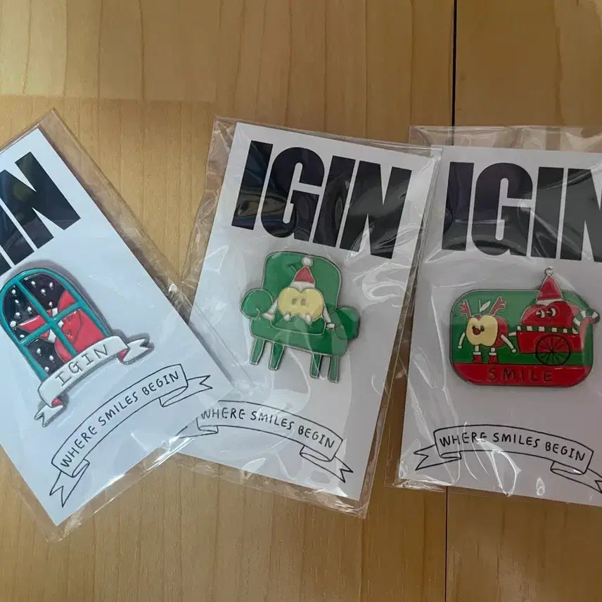 [BUNJANG] IGIN Jin Christmas Pin Badge Bundle Set / IGIN 아이긴 진 코스터4종, 크리스마스 핀뱃지 3종 일괄