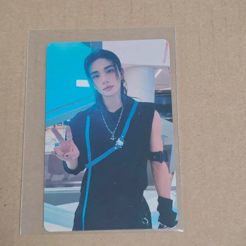 [BUNJANG] Stray Kids Tower Records THIS DOES NOT COMPUTE Lucky Draw Hyunjin Photocard / 스트레이키즈 타워레코드 디스앤댓 럭드 현진 포카