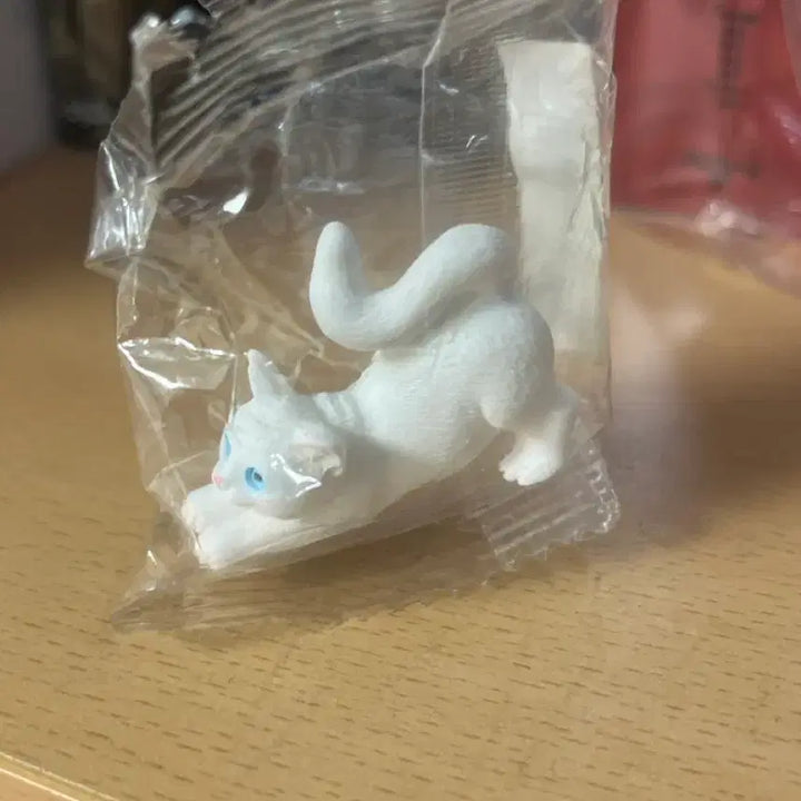 [BUNJANG] White Cat Gacha Figure / 흰고양이 가챠 피규어