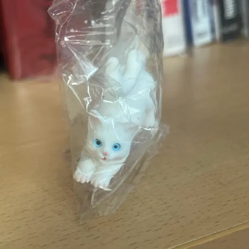 [BUNJANG] White Cat Gacha Figure / 흰고양이 가챠 피규어
