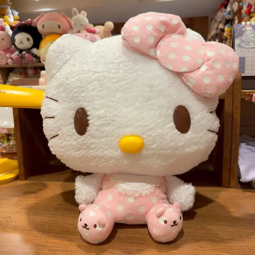 [BUNJANG] Vintage Sanrio Hello Kitty Large Head Plush Doll / 고전 산리오 헬로키티 큰 왕대두 핑크 도트 곰돌이 인형