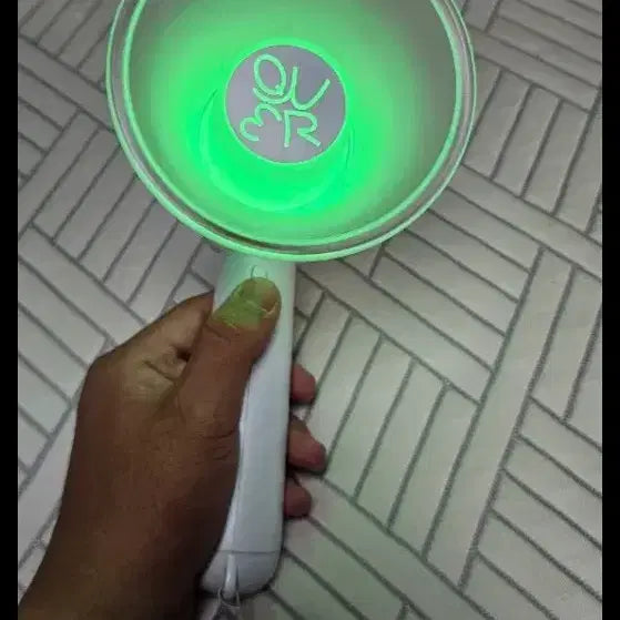 [BUNJANG] QWER Official Lightstick / QWER  공식 응원봉 팝니다