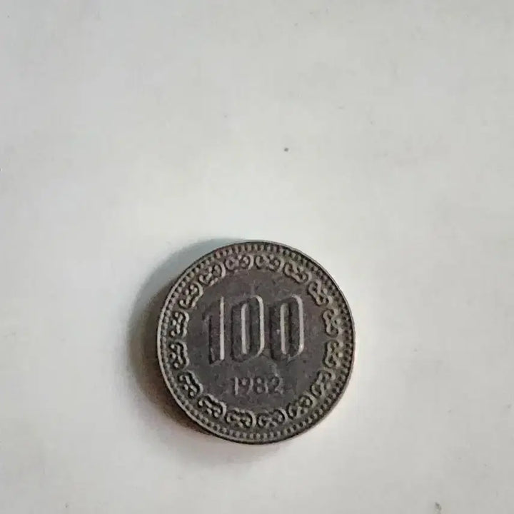 [BUNJANG] 1982 100 Won Rare Coin / 100원짜리:2개 5만원,십원짜리3개 5만원.희귀 동전 판매 시계12개 일괄 2만원입니다.