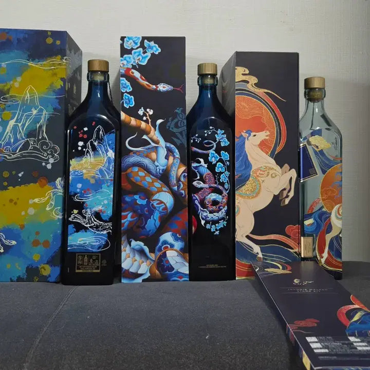 [BUNJANG] Johnnie Walker Blue Label Limited Edition 3 Types Whiskey Empty Bottles with Cases / 조니워커 블루라벨 한정판 3종 위스키 공병