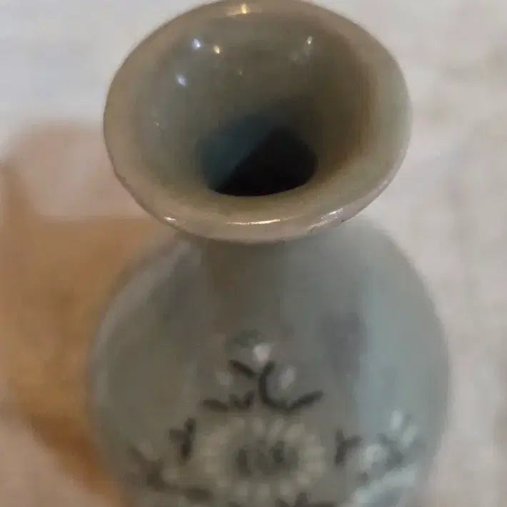 [BUNJANG] Celadon Chrysanthemum Inlaid Small Vase / 청자상감 도자기 국화문 소병