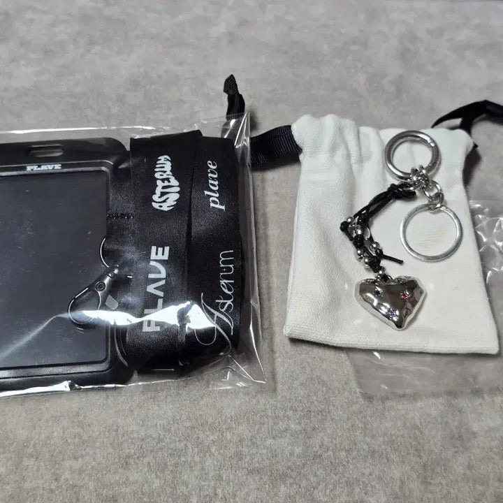 [BUNJANG] PLAVE Yu Yeoreum Lanyard &amp; Metal Heart Keychain Set / 플레이브 육여름 랜야드A+W4L 메탈하트키링