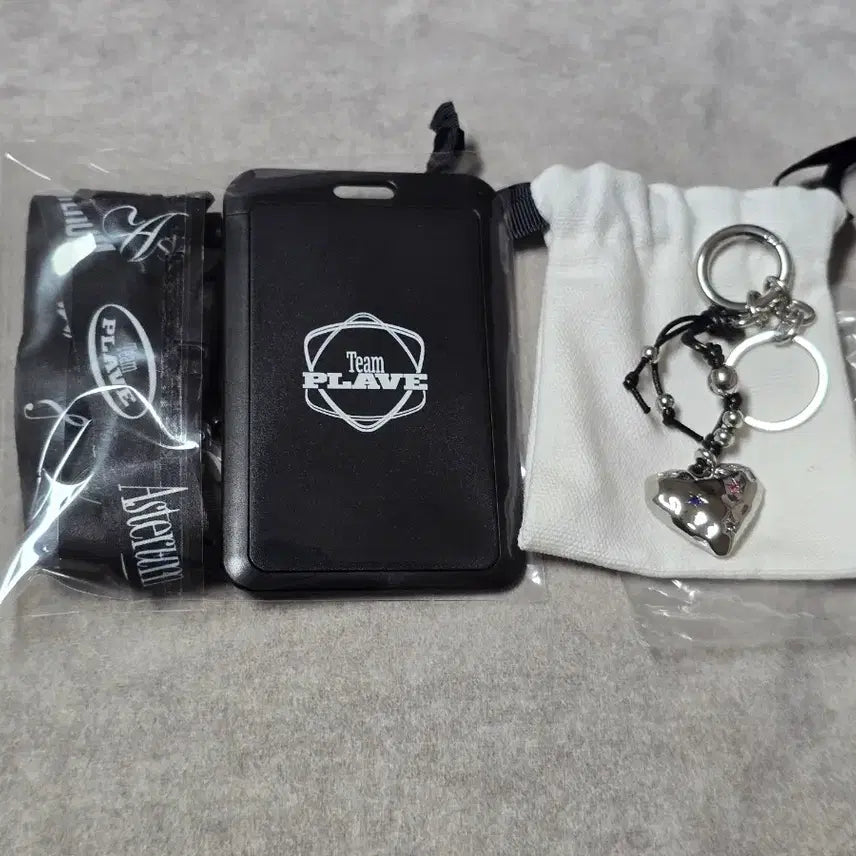 [BUNJANG] PLAVE Yu Yeoreum Lanyard &amp; Metal Heart Keychain Set / 플레이브 육여름 랜야드A+W4L 메탈하트키링