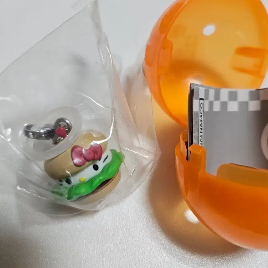 [BUNJANG] Hello Kitty Hamburger Gachapon Capsule Toy / 헬로키티 메지루시 햄버거 가챠 캡슐 토이