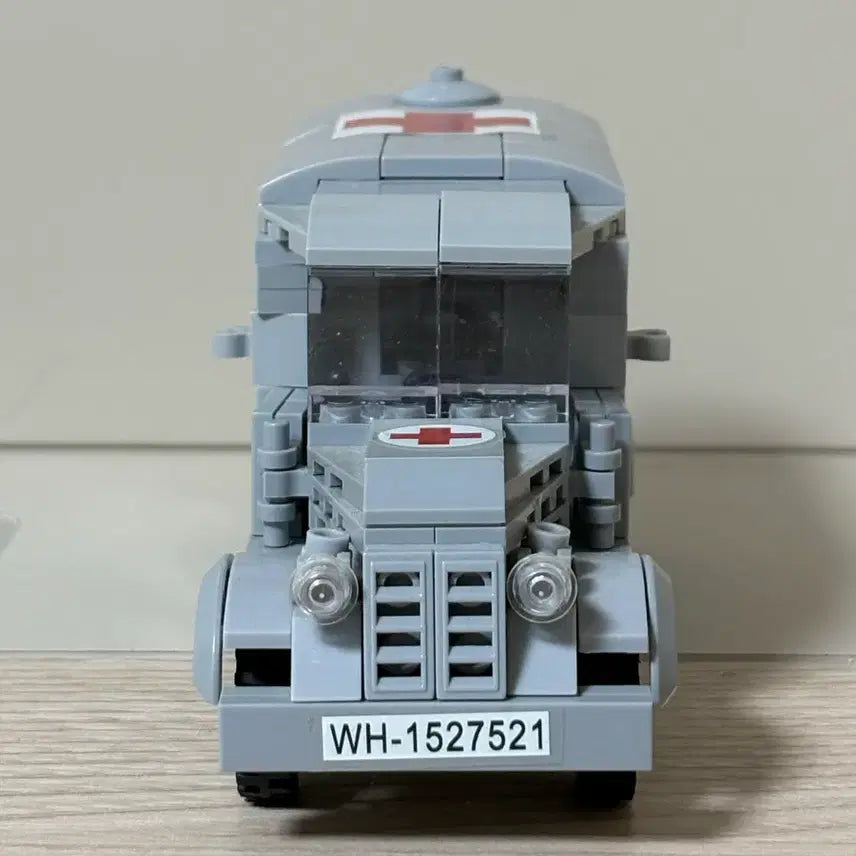 [BUNJANG] LEGO German Medic Truck with Figures / 레고 독일군 의무병 트럭