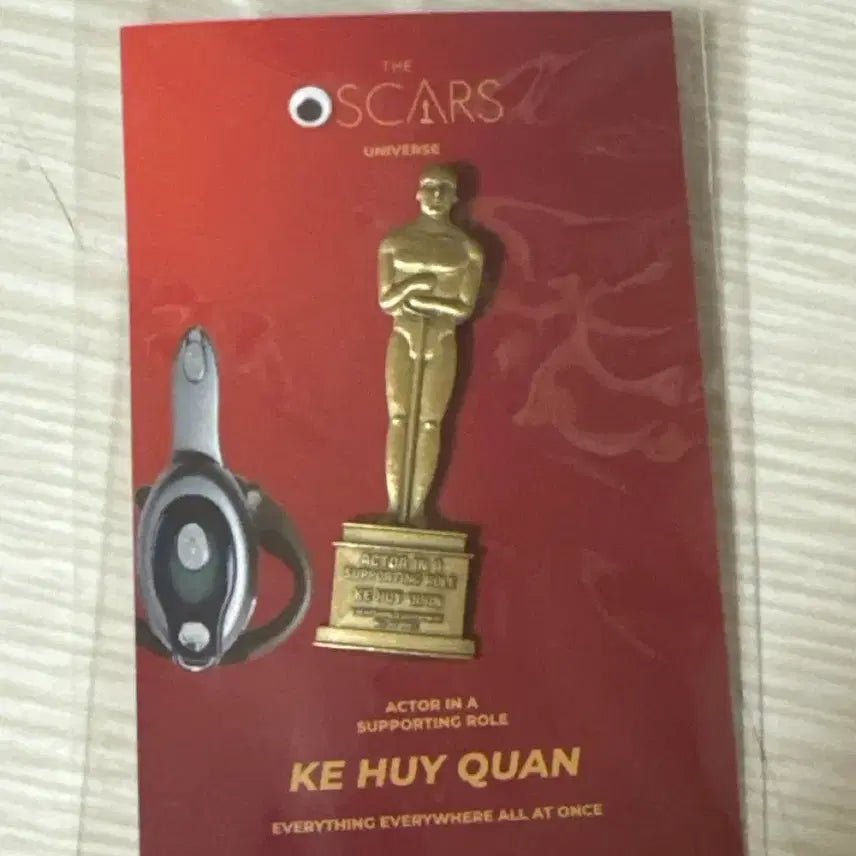 [BUNJANG] Everything Everywhere All at Once Oscar Award Pin / 에브리띵에브리웨어 올앳원스 오스카 상 뱃지