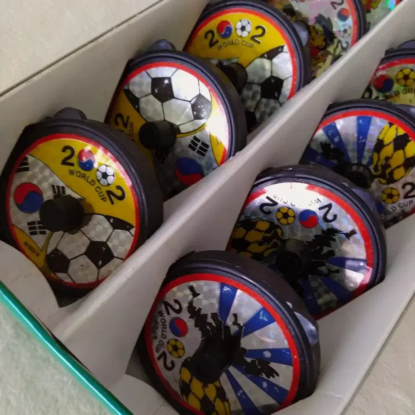 [BUNJANG] Classic 2002 World Cup Hologram Beyblade Box Set / 고전 2002 월드컵 홀로그램 팽이 한박스 / 옛날팽이 빈티지 인테리어 소품 레트로 문방구 장난감 완구 올드토이