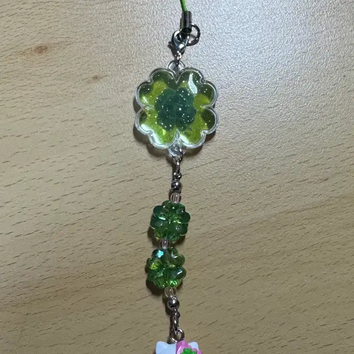 [BUNJANG] Sanrio Heisei Clover Strap Keychain / 산리오 무네큥 헤이세이 클로버 스트랩 키링 헬로키티 클로버 키링