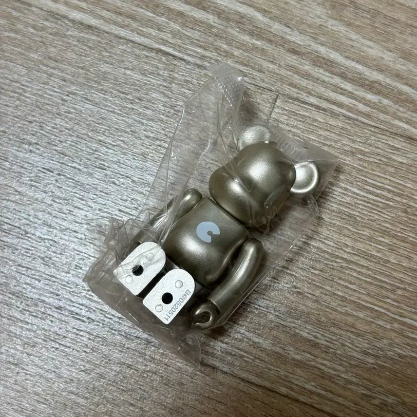 [BUNJANG] Bearbrick 52nd Basic Gold (Sealed) / 베어브릭 52탄 베이직 골드(미개봉)