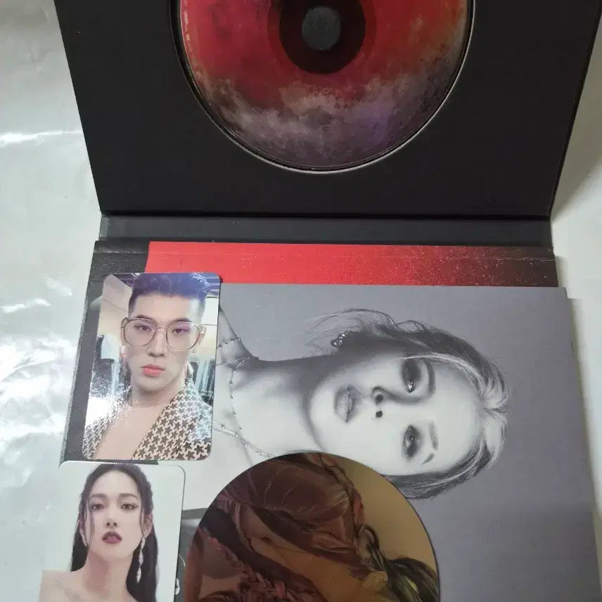 [BUNJANG] KARD Red Moon 4th Mini Album Signed CD / KARD RED MOON 4집 미니앨범 친필 사인 cd 입니다  깨끗합니다