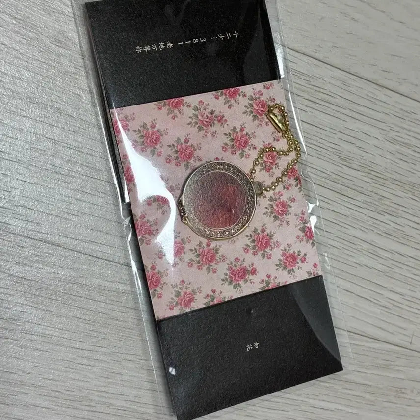 [BUNJANG] The Moon CGV Artist Badge (Sealed) / 영화 연지구 CGV 아티스트 뱃지(미개봉)