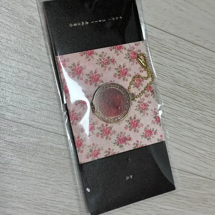 [BUNJANG] The Moon CGV Artist Badge (Sealed) / 영화 연지구 CGV 아티스트 뱃지(미개봉)