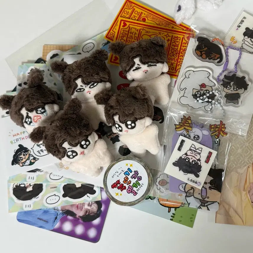 [BUNJANG] BTS Jungkook "Kkukdooki" 7cm Doll Set with 5 Outfits, Stickers, Keychain, and Accessories / bts 방탄소년단 정국 인형 7cm 꾹뚜기인형 5종 띠부씰 스티커 키링 악세사리 등 포함 세트