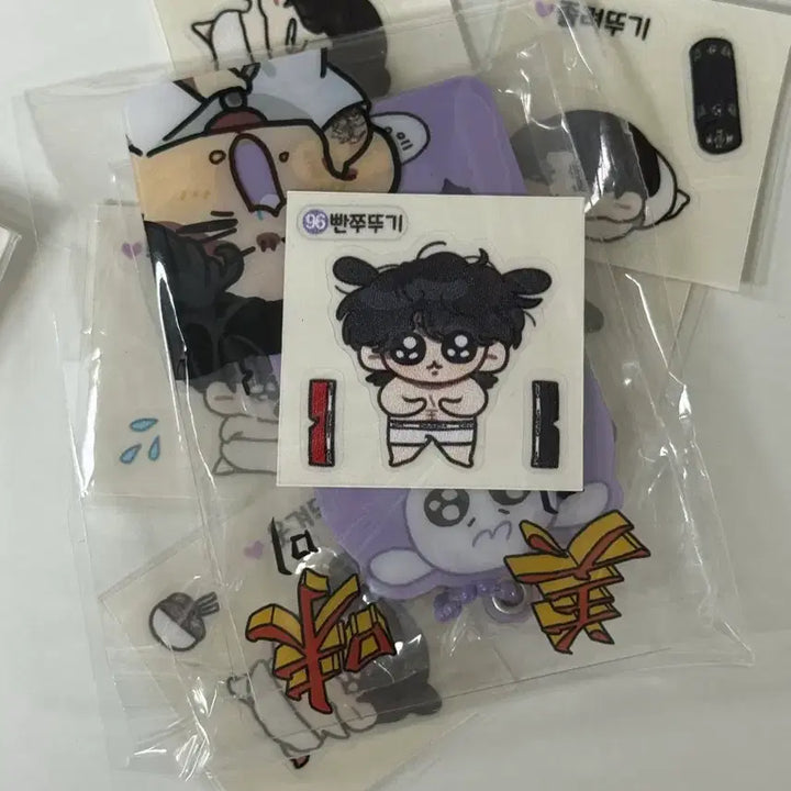 [BUNJANG] BTS Jungkook "Kkukdooki" 7cm Doll Set with 5 Outfits, Stickers, Keychain, and Accessories / bts 방탄소년단 정국 인형 7cm 꾹뚜기인형 5종 띠부씰 스티커 키링 악세사리 등 포함 세트