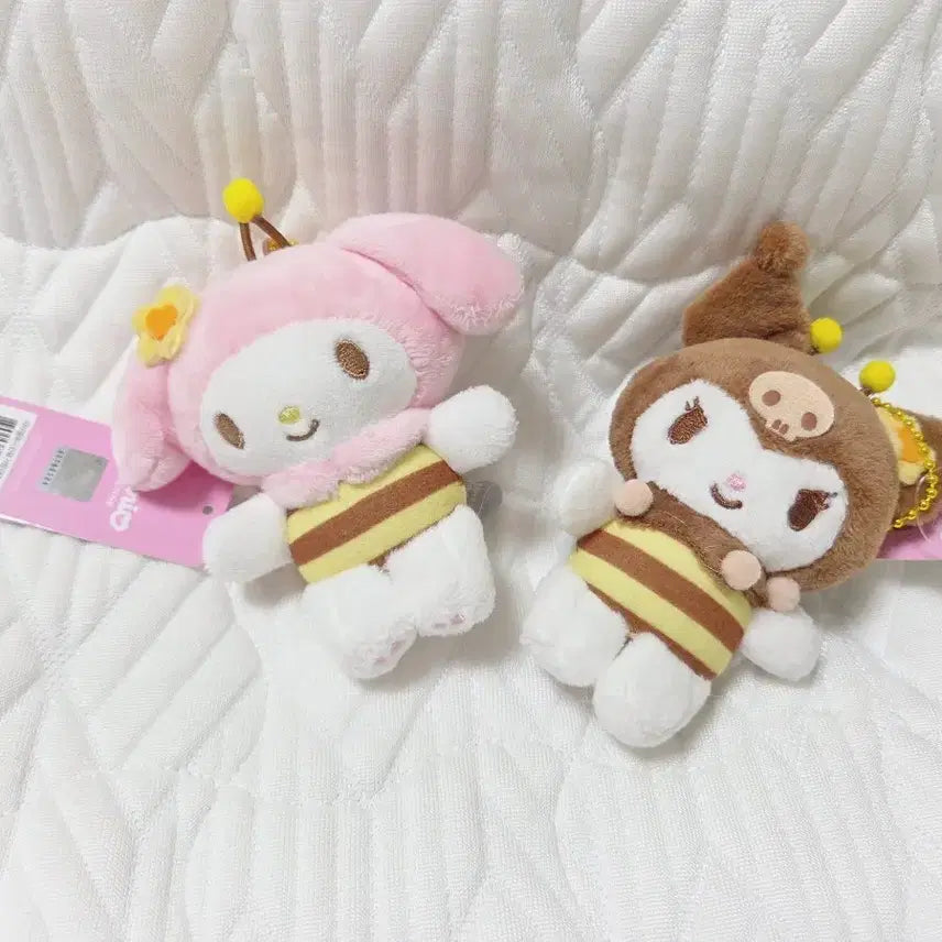 [BUNJANG] Sanrio My Melody &amp; Kuromi Bee Plush Keychains (Set) / 산리오 마이멜로디 쿠로미 꿀벌 솜인형 키링 판매