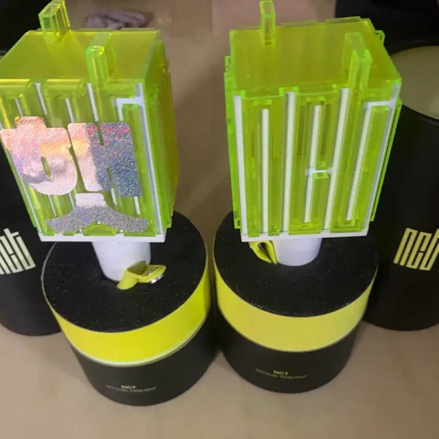[BUNJANG] NCT Official Lightstick Haechan Version &amp; Original Version / 싸게팔아요 하나는 해찬이고 하나는 원본입니다