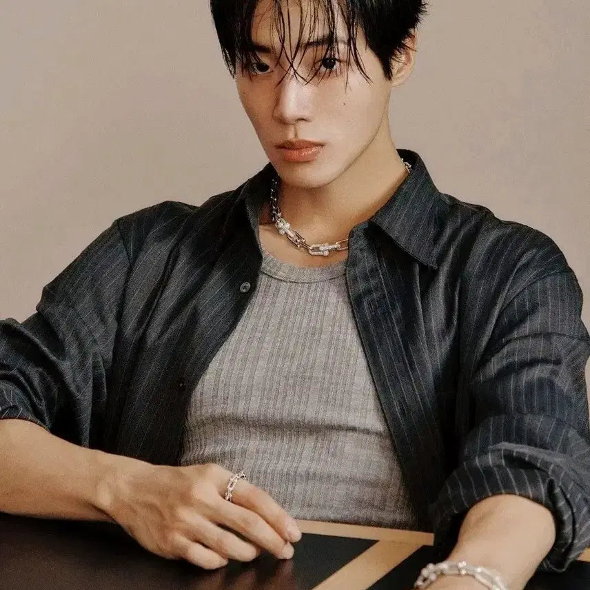 [BUNJANG] Esquire Magazine October 2023 Issue featuring Choo Young Woo / (새상품)<중증외상센터><견우와 선녀> 추영우님 표지인 에스콰이어 잡지양도