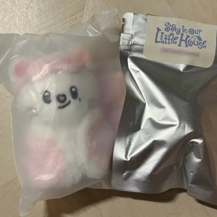 [BUNJANG] Stray Kids Genielet Kongkiju Micro Strawberry Bundle Set / 스키즈 지니렛 콩키주 마이크로 딸기 일괄