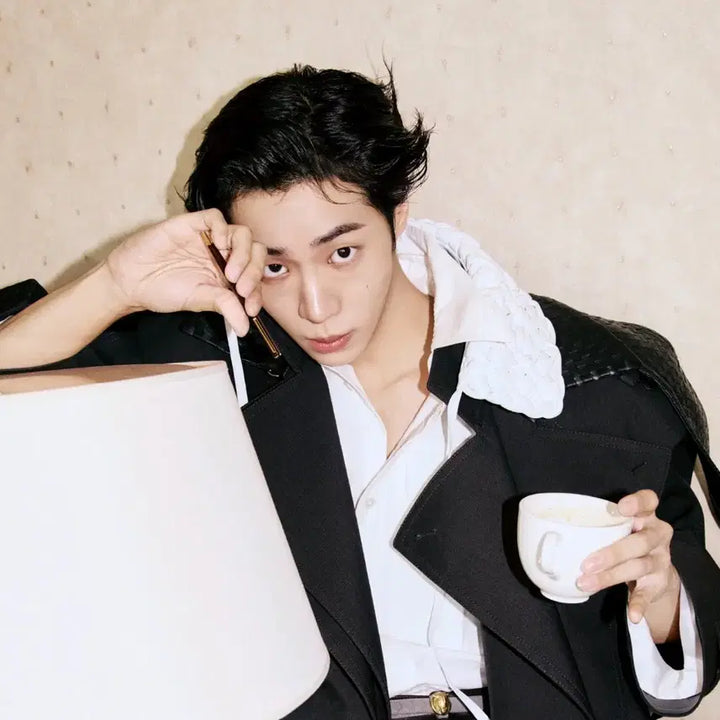 [BUNJANG] GQ Magazine Featuring Choo Young-woo Cover Model / (새상품) <중증외상센터>,<오세이사> 추영우님이 표지모델로 나온 지큐 잡지양도