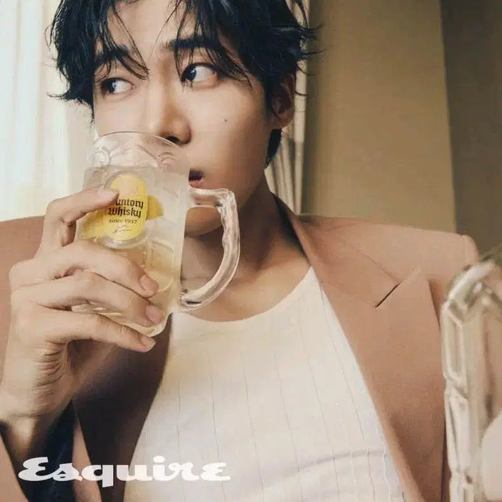 [BUNJANG] Esquire Magazine featuring Choo Yeong-woo / (새상품) <중증외상센터>,<오세이사>추영우님 화보가 실린 에스콰이어 잡지 양도해요