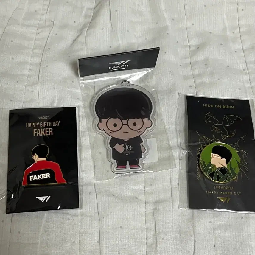 [BUNJANG] T1 Faker Birthday Badge Bundle Set (Sealed) / (미개봉) 페이커 생일 기념 뱃지 일괄