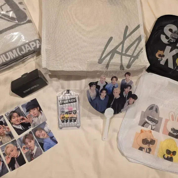 [BUNJANG] Stray Kids Run It Tokyo Concert Upgrade Set Bundle Set with Photocard / 스트레이키즈 런잇 도쿄콘 업그레이드 세트 전체 일괄 + 포카 포함