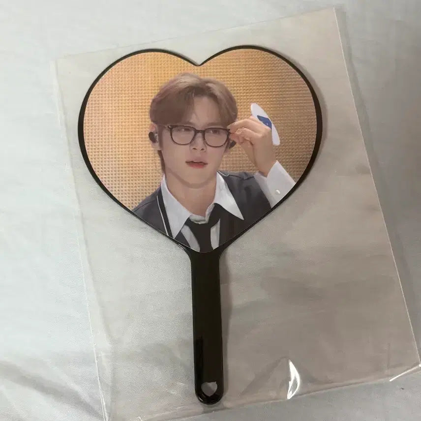 [BUNJANG] RIIZE Eunseok Mini Uchiwa / 라이즈 은석 미니 우치와