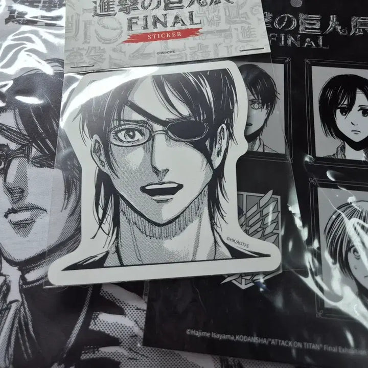 [BUNJANG] Attack on Titan Exhibition Erwin Smith Glasses Cloth &amp; Photo Sticker Bundle Set (Sealed) / (미개봉) 진격의 거인 전시회 한지 엘빈 안경닦이 증명사진 스티커 일괄 판매