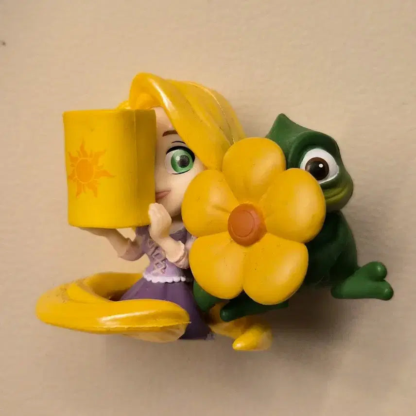 [BUNJANG] Disney Tangled Rapunzel Hide-and-Seek Figure Set (2 Types) / [소장품] 디즈니 가챠 > 라푼젤 숨바꼭질 피규어 2종 세트