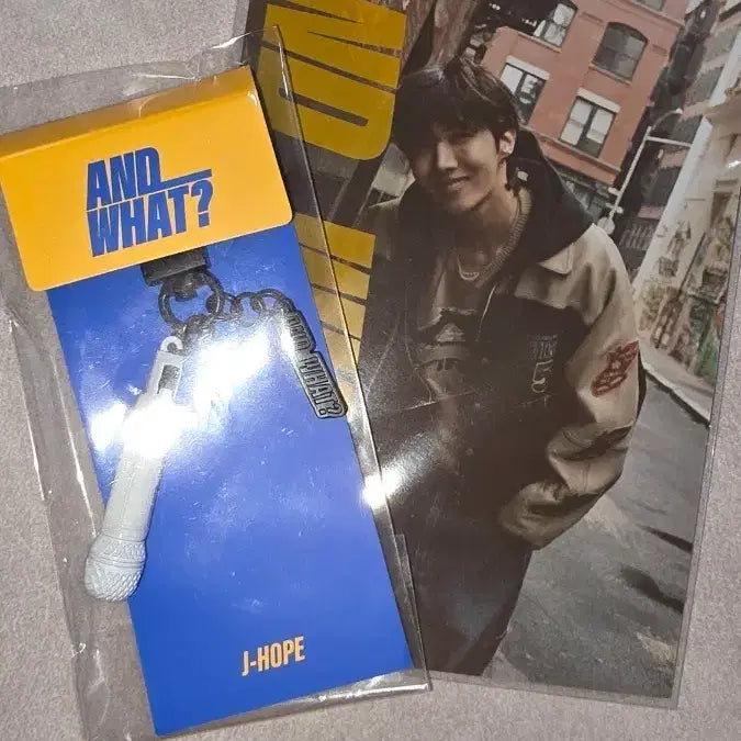 [BUNJANG] J-Hope Exhibition Mic Keychain &amp; Photo Set / 제이홉 전시회 마이크키링 및 인화사진