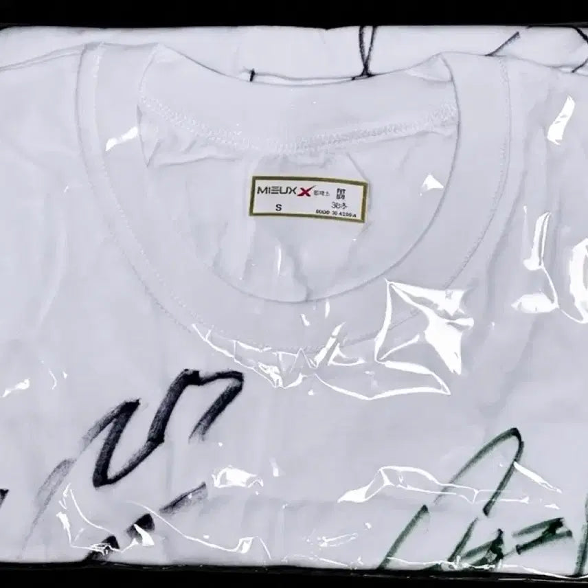 [BUNJANG] fromis_9 Signed T-shirt Lucky Draw / 프로미스나인 사인 티셔츠 / 굿네이버스 어나더클라스