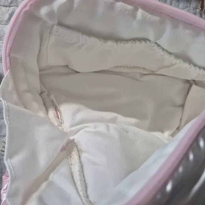[BUNJANG] Hello Kitty Embroidered Pouch Silver / 헬로키티 파우치 실버