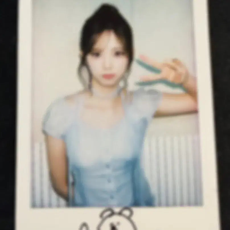 [BUNJANG] tripleS Jiwoo Signed Polaroid / tripleS 트리플에스 이지우 싸인 폴라로이드