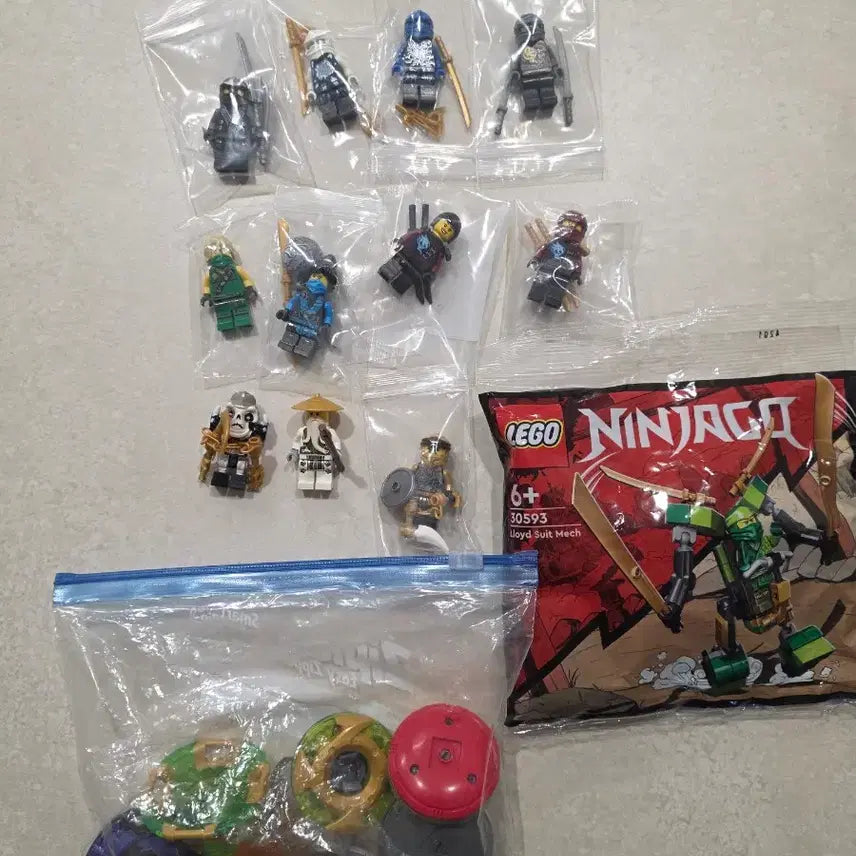 [BUNJANG] LEGO Ninjago Minifigures &amp; Spinjitzu Tops Bundle Set / 레고 닌자고 미피 + 스핀짓주 팽이 일괄 판매