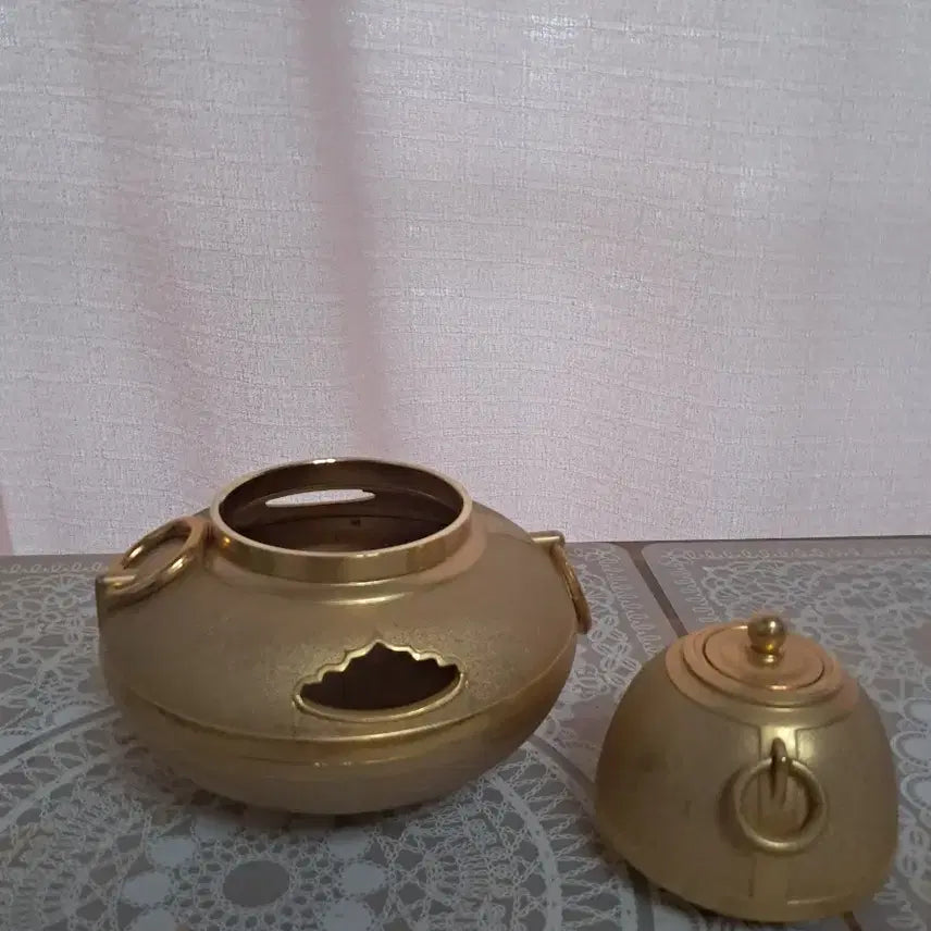 [BUNJANG] Gilt-Decorated Tea Cauldron (Kamadashi) / 금장 다도 차 가마솥